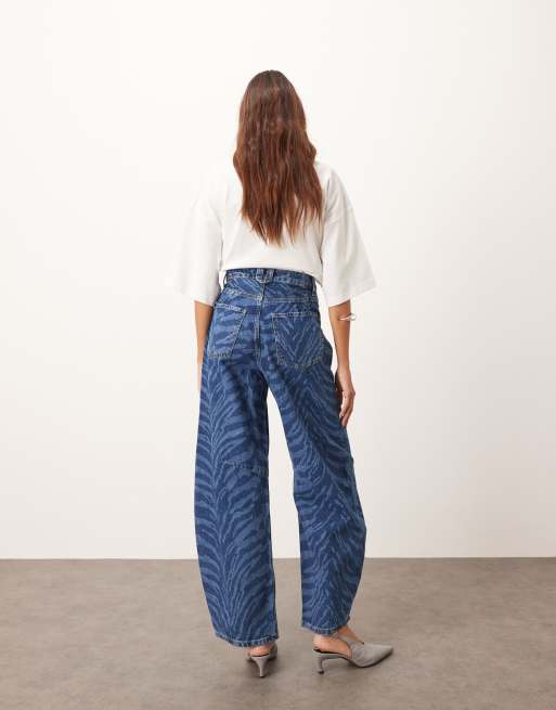 ARRANGE Sydney barrel leg jeans in blue tiger print