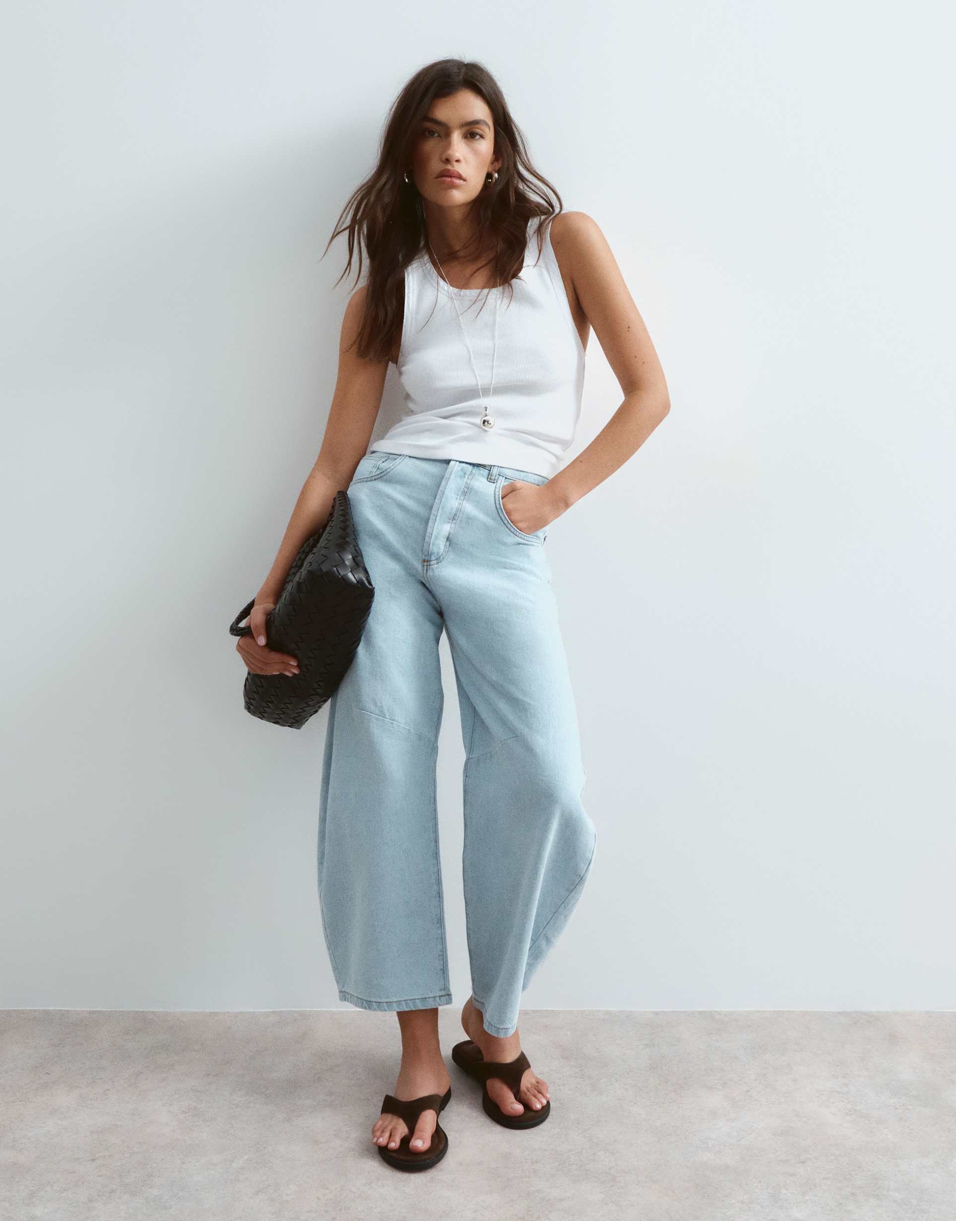 arrange sydney cropped denim barrel leg jeans in blue light wash