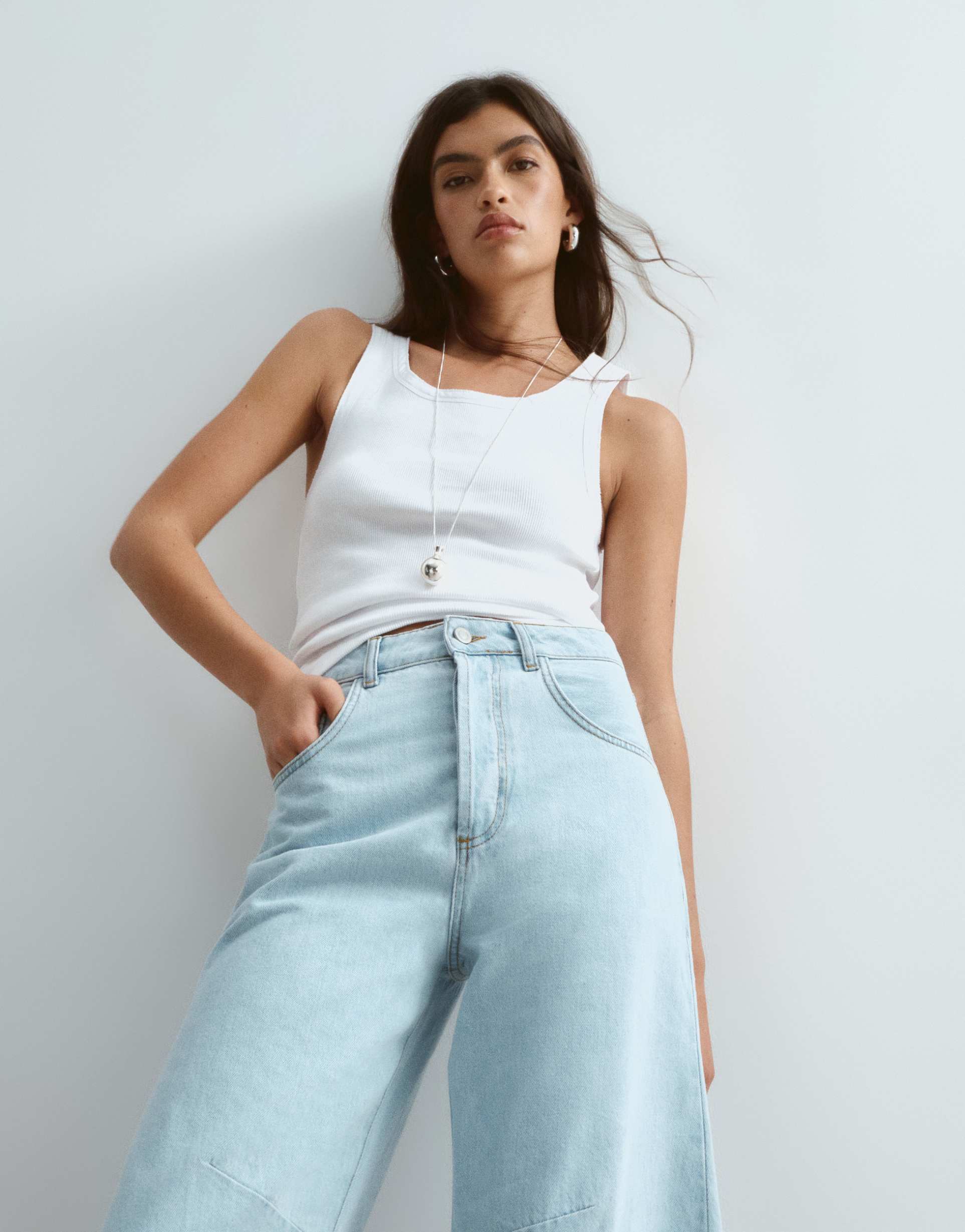 arrange sydney denim barrel leg jeans in blue light wash