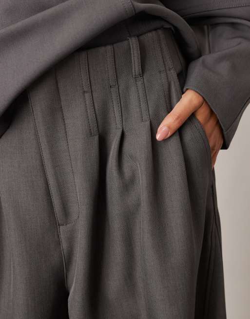 ARRANGE tailored pleated detail wide leg barrel co-ord trouser in grey, 4 of 5