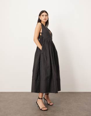 ARRANGE - Texturiertes Maxi-Hängerkleid in Schwarz mit seitlichen Schnürbändern