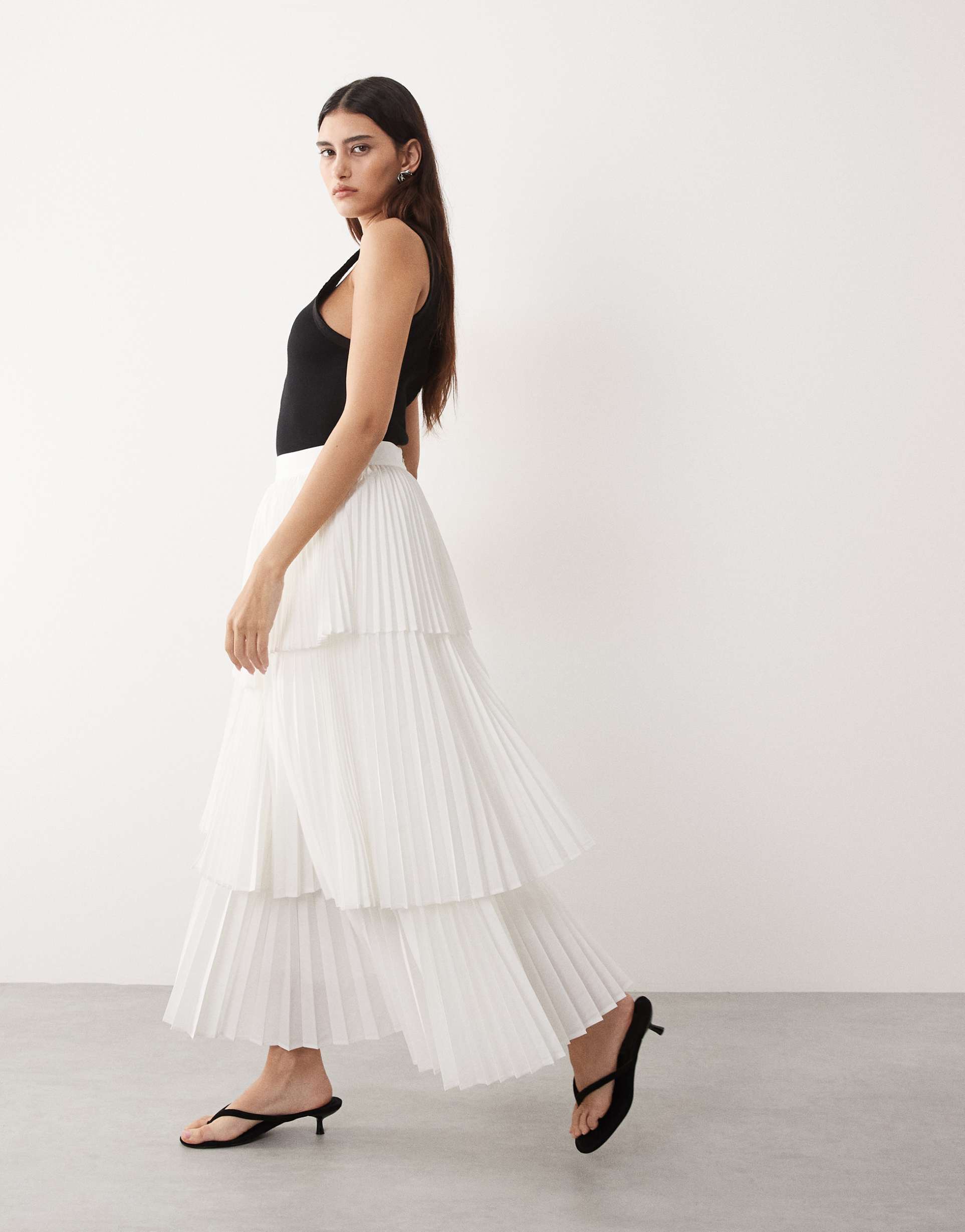 arrange tiered pleated midaxi skirt in white