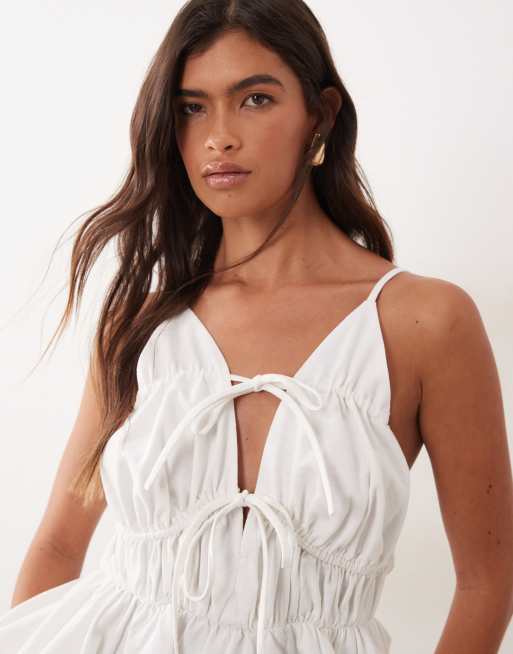 ARRANGE - Top blanco fruncido de tirantes con lazada delantera y sobrefalda, 4 de 4