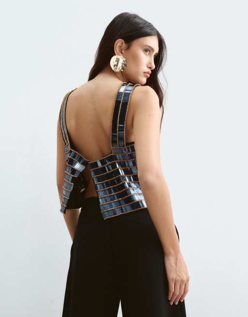 ARRANGE top corto boxy con cuello cuadrado y abalorios en gris plomo, 2 de 5