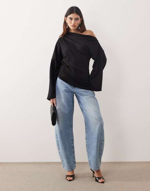 ARRANGE - Top in jersey nero con spalla scoperta, maniche ampie e fondo arricciato, 2 di 4