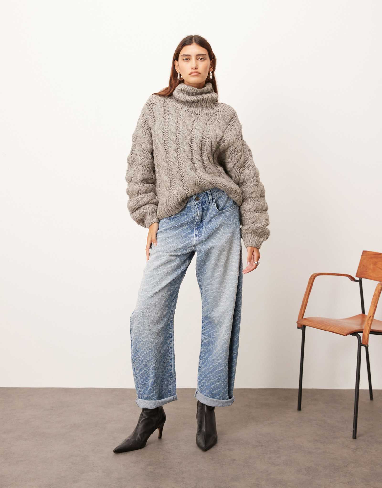 НАДЕНЬТЕ текстурированные джинсы Tova синего цвета средней стирки