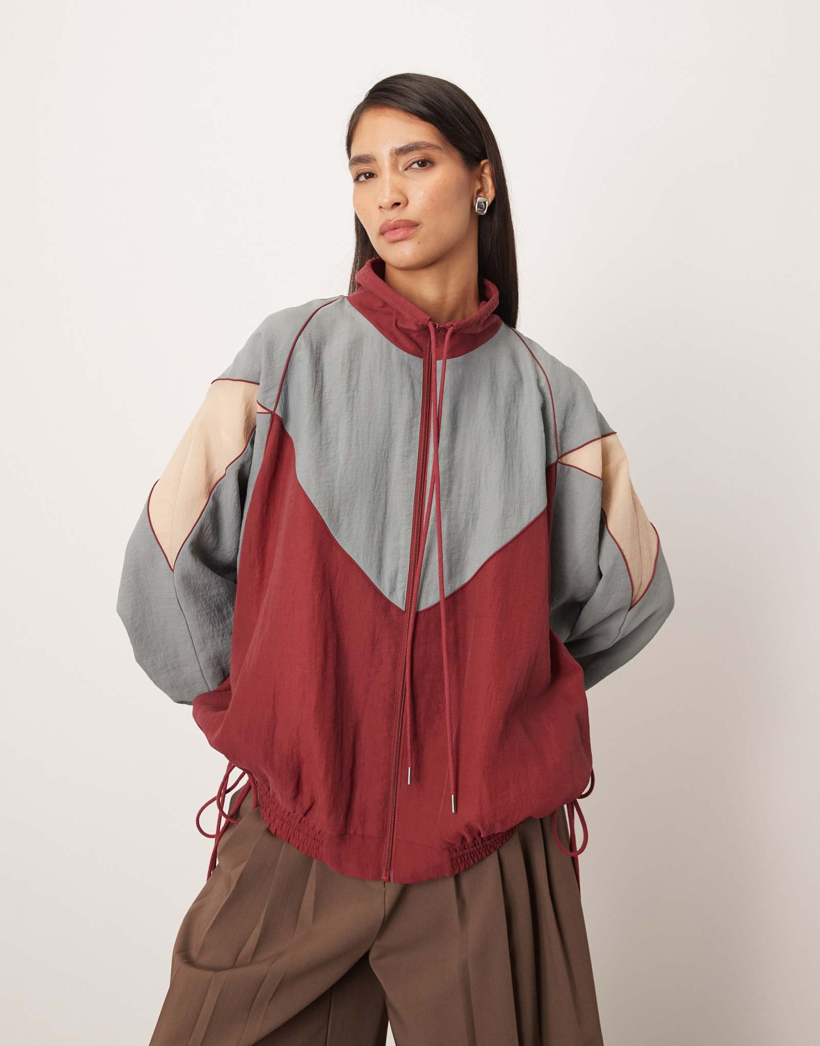 ОФОРМИТЕ спортивную куртку в цветовом блоке