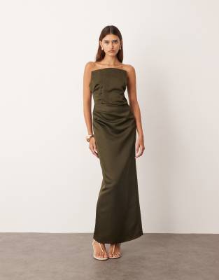 ARRANGE - Trägerloses, olivgrünes Maxikleid aus Satin im Strukturdesign