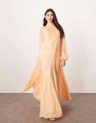 ARRANGE - Trapezförmiges Maxikleid in Apricot mit Blousonärmeln, gebundenem Ausschnitt und Blumenapplikation-Orange