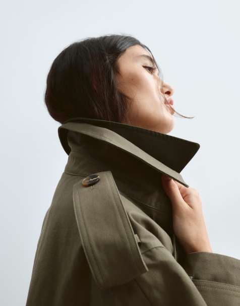 ARRANGE trenchcoat med dobbeltradet lukning, tofarvet revers i khaki - view 1