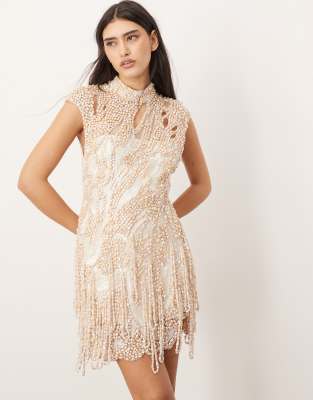 ARRANGE - Verziertes hochgeschlossenes Minikleid in Weiß mit kurz angeschnittenen Ärmeln und Perlenanhängern