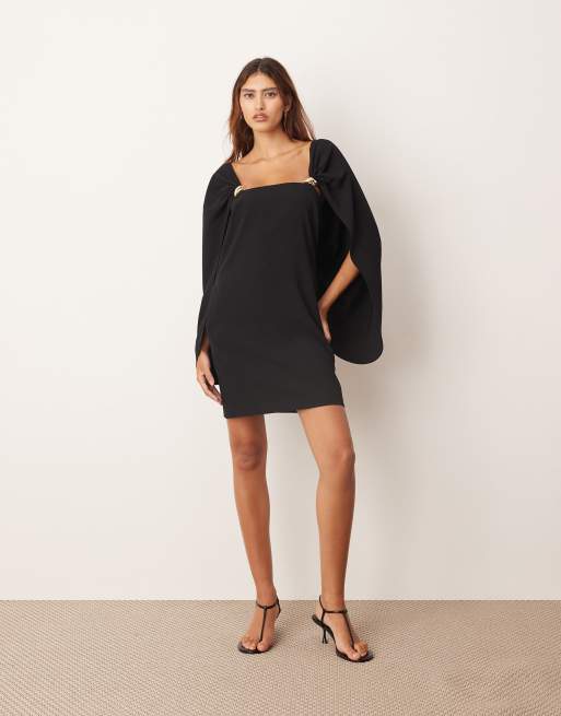 ARRANGE - Vestito corto a trapezio nero con maniche ad aletta e finiture in metallo, 2 di 4