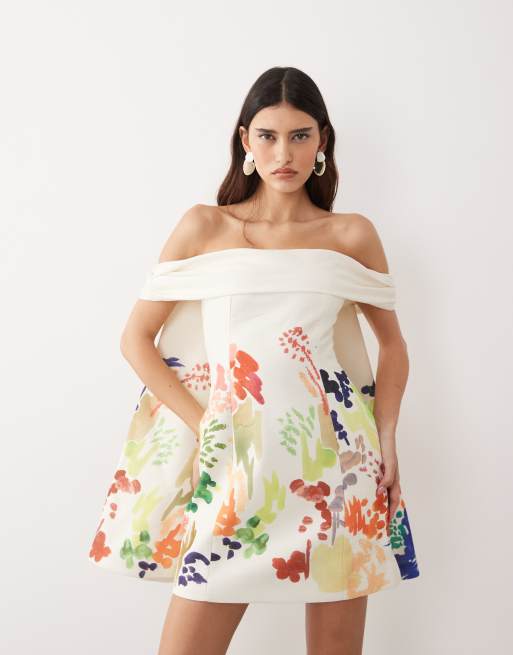 ARRANGE - Vestito corto con scollo alla Bardot e dettaglio mantella con stampa acquerello astratta