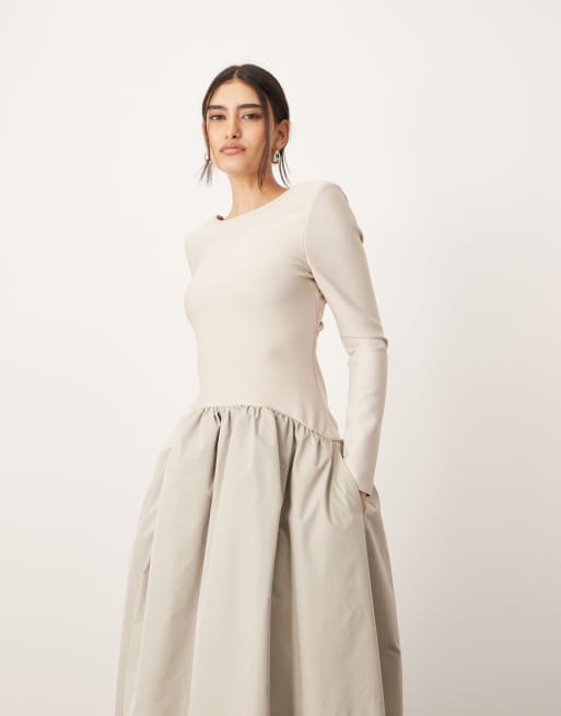 Arrange - Vestito lungo a maniche lunghe con vita scesa grigio argento a contrasto, 3 di 4