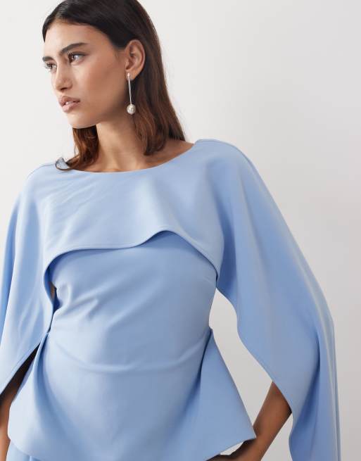 ARRANGE - Vestito lungo a pieghe color blu pallido con spalle drappeggiate, 2 di 4