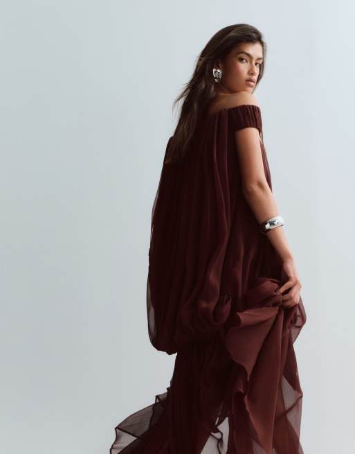 ARRANGE - Vestito lungo a trapezio color cioccolato con scollo alla Bardot e retro con mantella, 2 di 4