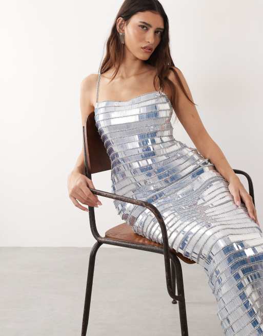 ARRANGE - Vestito lungo con spalline sottili blu ghiaccio a colonna con dettagli decorati lineari