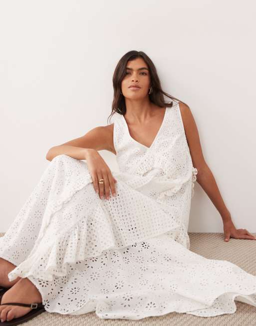 ARRANGE - Vestito lungo in pizzo sangallo bianco con scollo a V e volant, 2 di 4