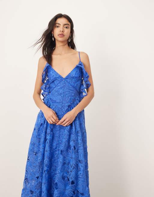 ARRANGE - Vestito midi blu cobalto in pizzo sangallo con vita scesa e volant allacciato sulla schiena, 2 di 4