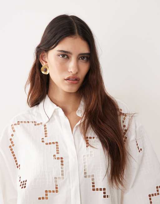 ARRANGE – Vit skjorta i oversize med utskuret broderi, del av set, 3 av 4