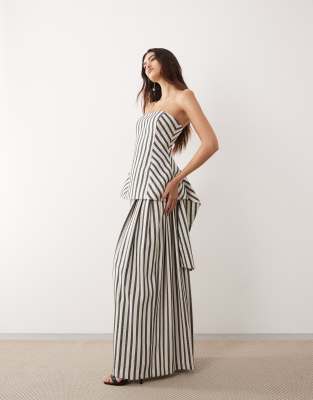 Vertical Stripe 4