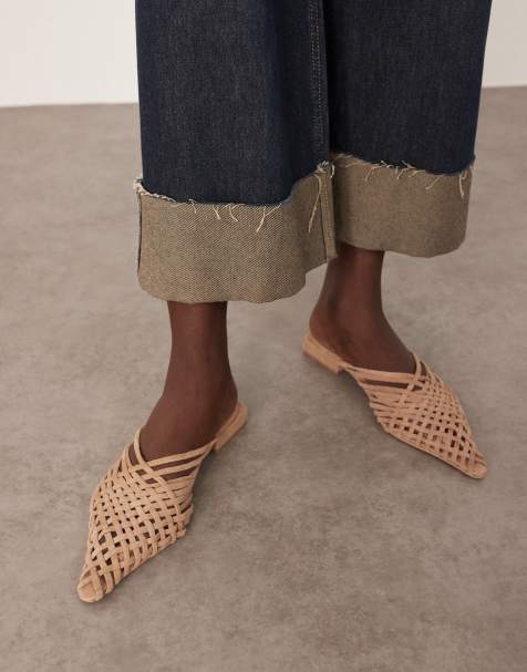ARRANGE – Zadie – Hochwertige Wildleder-Mules in Kamelbraun mit gewebtem Design - view 1