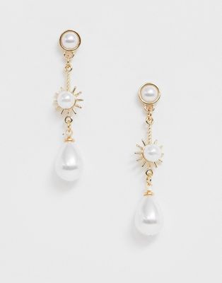 Ashiana – Guldfärgade, hängande örhängen med pärla