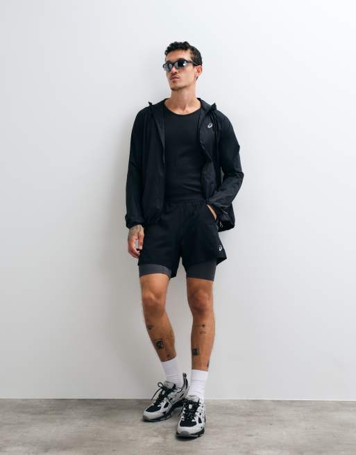 Asics 2-in-1 5inch running shorts in black and grey, 3 of 5