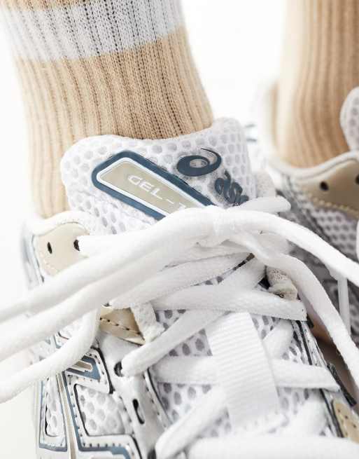 Asics – Gel-1130 – Sneaker in Weiß, Silber und Roségold , 4 von 5