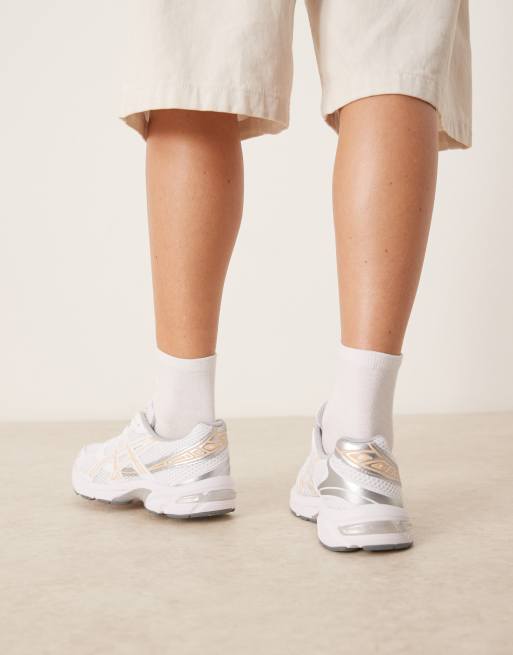 Asics GEL-1130 trainers in white and pink, 3 of 5
