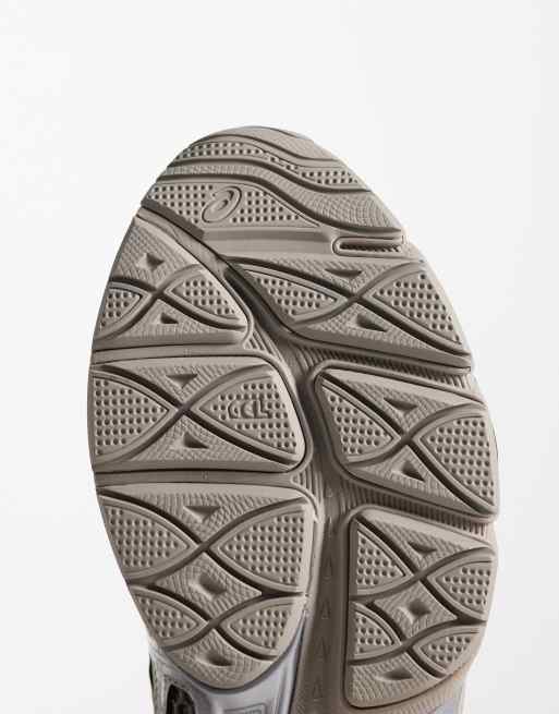 ASICS Gel-Cumulus 16 in marrone polvere e argento, 4 di 5