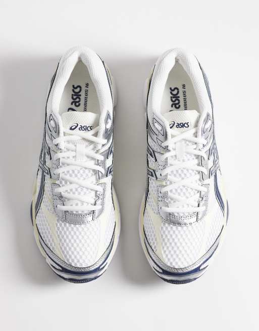 Asics Gel-Cumulus 16 trainers in white and dark blue, 3 of 5