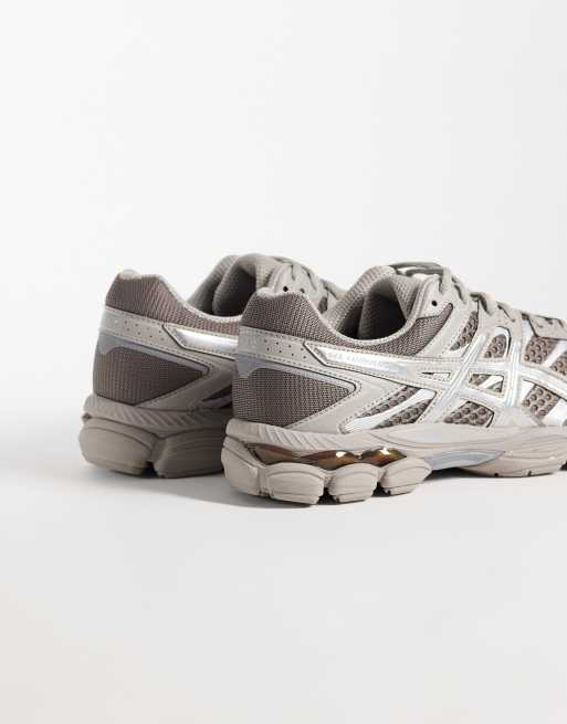 Asics Gel-Cumulus 16 w kolorze pudrowego brązu i srebrnym, 5 z 5