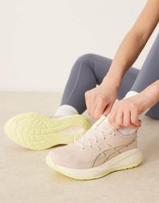 Asics - Gel-cumulus 27 - Hardloopschoenen in mineraalbeige en 'huddle' geel, 3 van 5