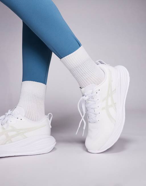 Asics Gel-Cumulus 27 running trainers in white and grey