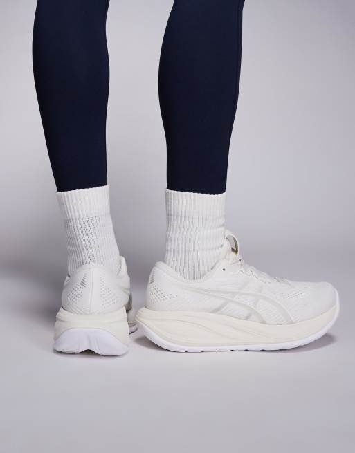 Asics Gel-Cumulus 28 running trainers in cream and glacier grey, 4 of 5