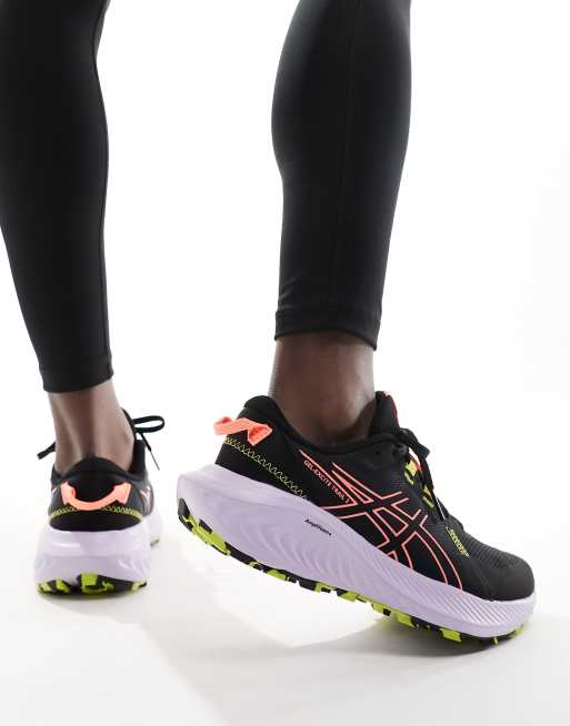 Asics Gel Excite Trail 2 Laufschuhe in Schwarz und Sonnenkoralle ASOS