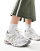 Thumbnail 1 van 5