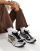 Thumbnail 1 van 5