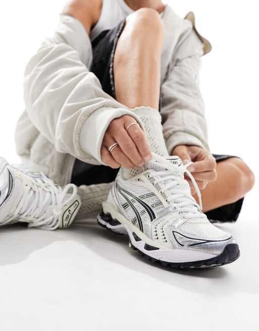 Asics – Gel-Kayano 14 – Vita, silverfärgade och marinblå träningsskor, 5 av 5