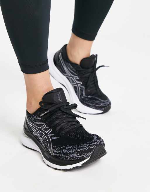 Asics noir 2024 et blanche femme