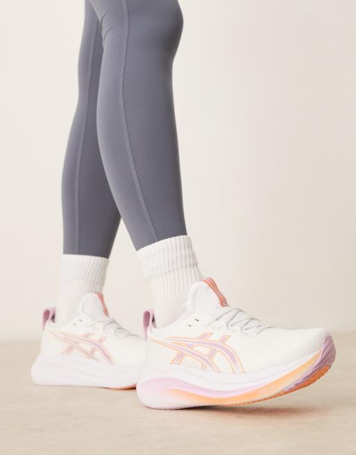 Asics - Gel-Nimbus 27 - Hvide løbesneakers med lyserøde detaljer, 3 af 5