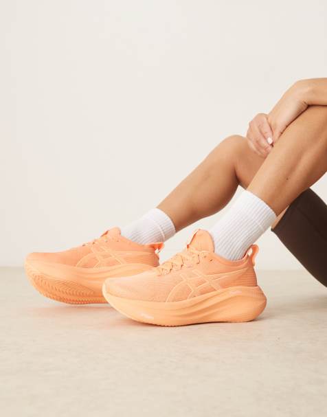 Asics – Gel-Nimbus 27 Lite-Show – Jasnopomarańczowe buty sportowe do biegania - view 1