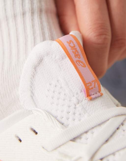 Asics Gel-Nimbus 27 running trainers in white and light ube, 2 of 5