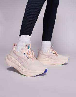 Asics - Gel-Nimbus 28 - Lauf-Sneaker in Perl Pink und Morganite-Rosa