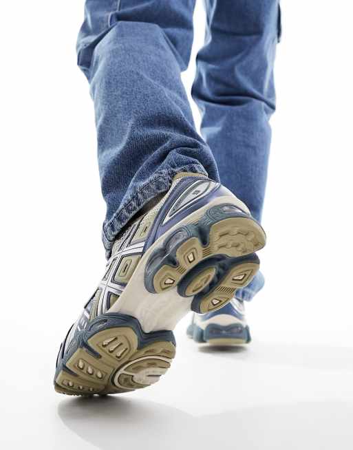 Asics – Gel-Nimbus 9 – Kakifärgade, silvriga och blå träningsskor, 3 av 5