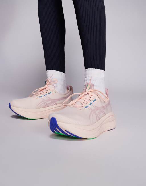 Asics – Gel-Numbus 28 – Rosa och aprikosrosa löparskor, 3 av 5