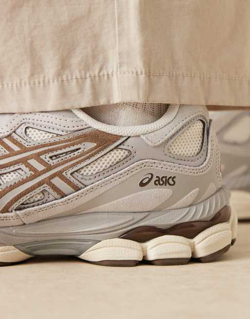 Asics Gel-NYC trainers in Cream/Cement Grey, 4 of 5