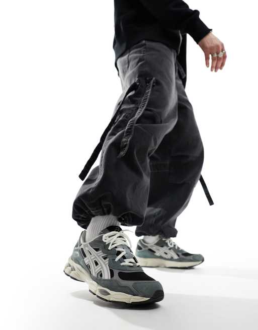 Asics – Gel-NYC – Unisex-Sneaker in Schwarz und Zementgrau, 5 von 5
