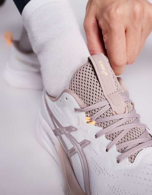 Asics - Gel-Pulse 16 - Sneakers da corsa bianche e rosa polvere, 4 di 5
